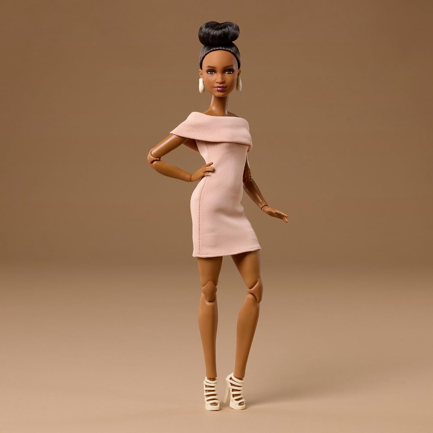 ตุ๊กตาบาร์บี้เบสิกส์ รุ่นกลาง  - Mattel Toy Barbie บทวิจารณ์และราคา